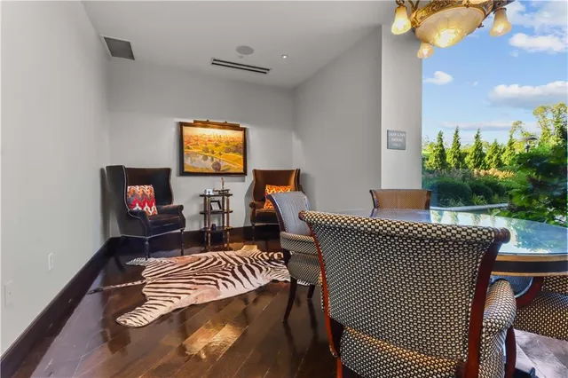 $1,250,000 | 700 West 31st Street, Unit 702, Kansas City, MO 64108