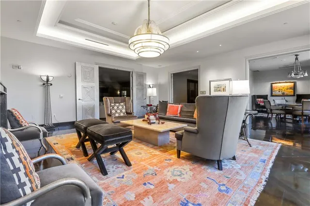 $1,250,000 | 700 West 31st Street, Unit 702, Kansas City, MO 64108