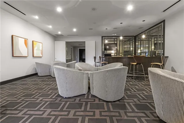 $1,250,000 | 700 West 31st Street, Unit 702, Kansas City, MO 64108