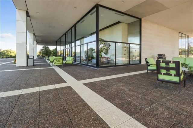 $1,250,000 | 700 West 31st Street, Unit 702, Kansas City, MO 64108