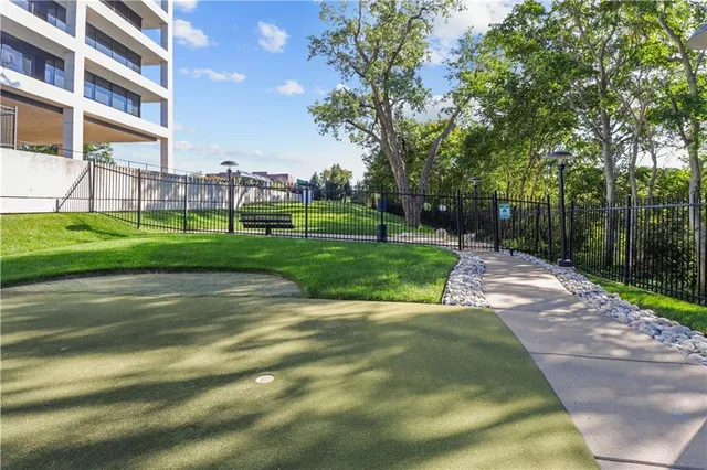 $1,250,000 | 700 West 31st Street, Unit 702, Kansas City, MO 64108