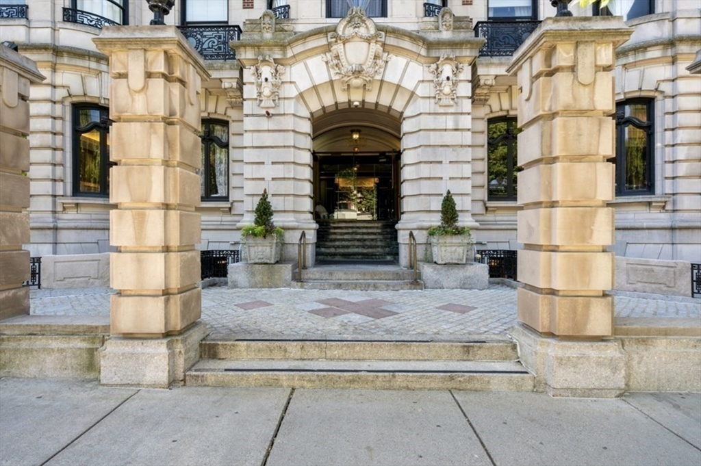 390 Commonwealth Avenue, Unit 809 Boston, MA 02215 - Photo 8 of 11 a view of a entrance of the building