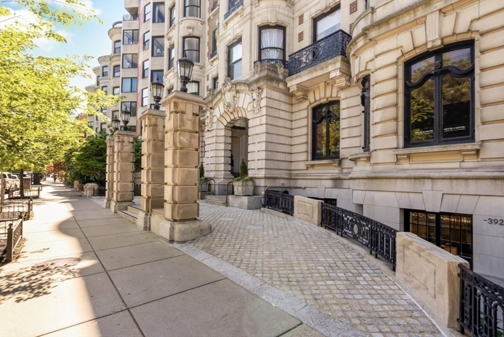 390 Commonwealth Avenue, Unit 809 Boston, MA 02215 - Photo 9 of 11 a view of a building with many windows