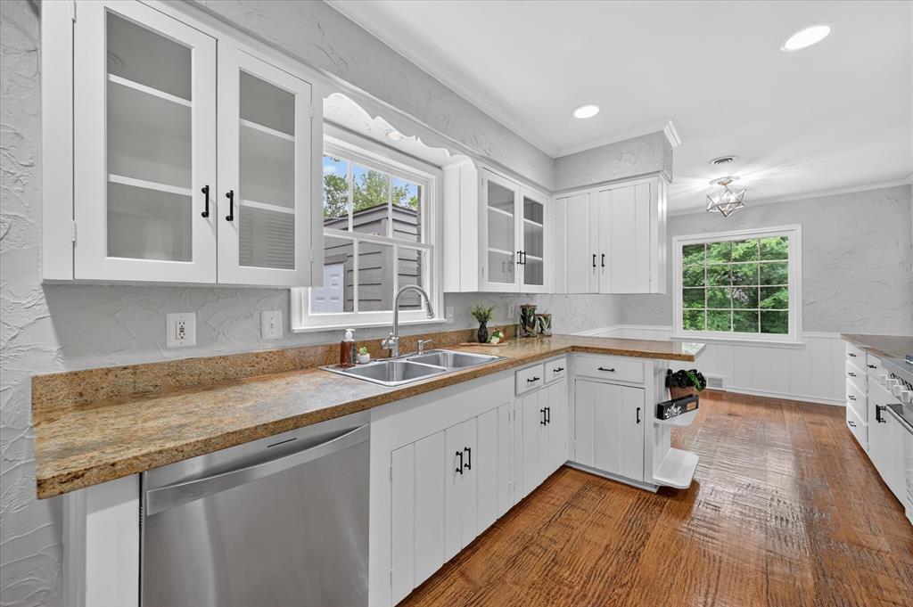 5014 Rexton Lane Dallas, TX 75214 - Photo 10 of 31