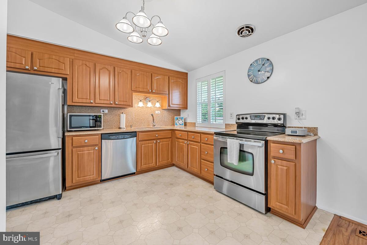 19225 Walters Avenue Poolesville, MD 20837 - Photo 8 of 19