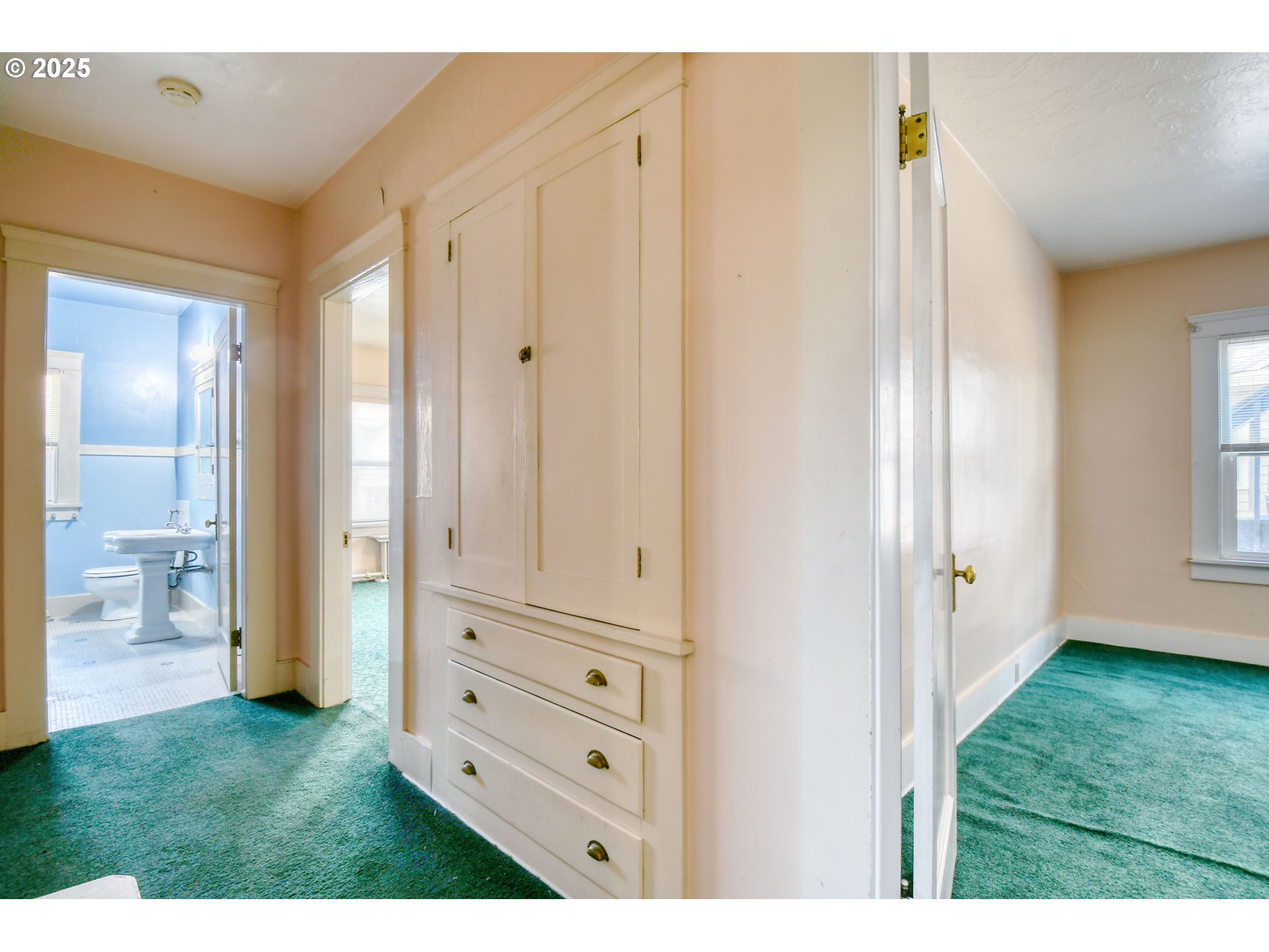 815 Northwest Bailey Avenue Pendleton, OR 97801 - Photo 16 of 44 a view of closet area
