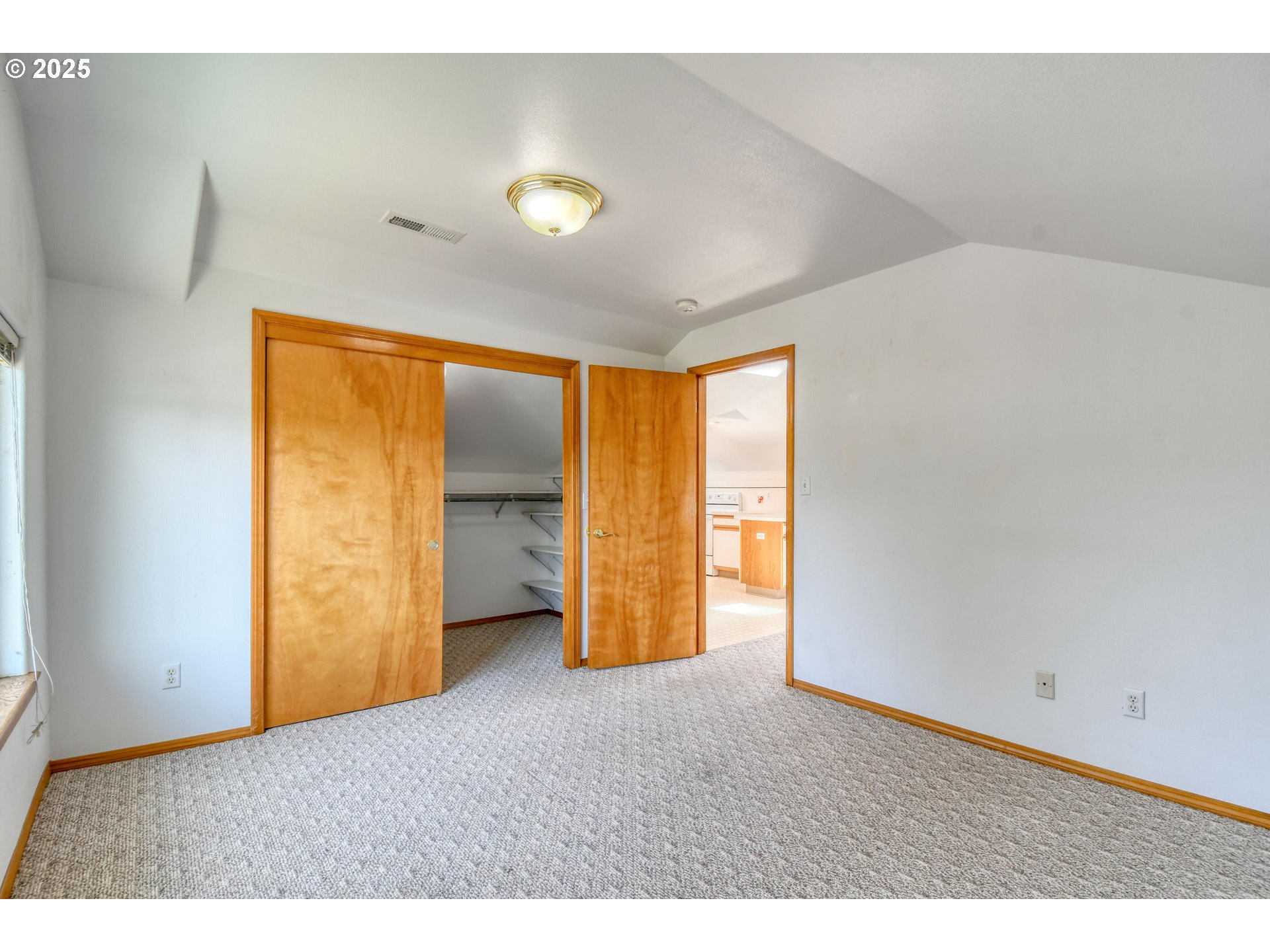 815 Northwest Bailey Avenue Pendleton, OR 97801 - Photo 28 of 44 a view of an empty room with a window