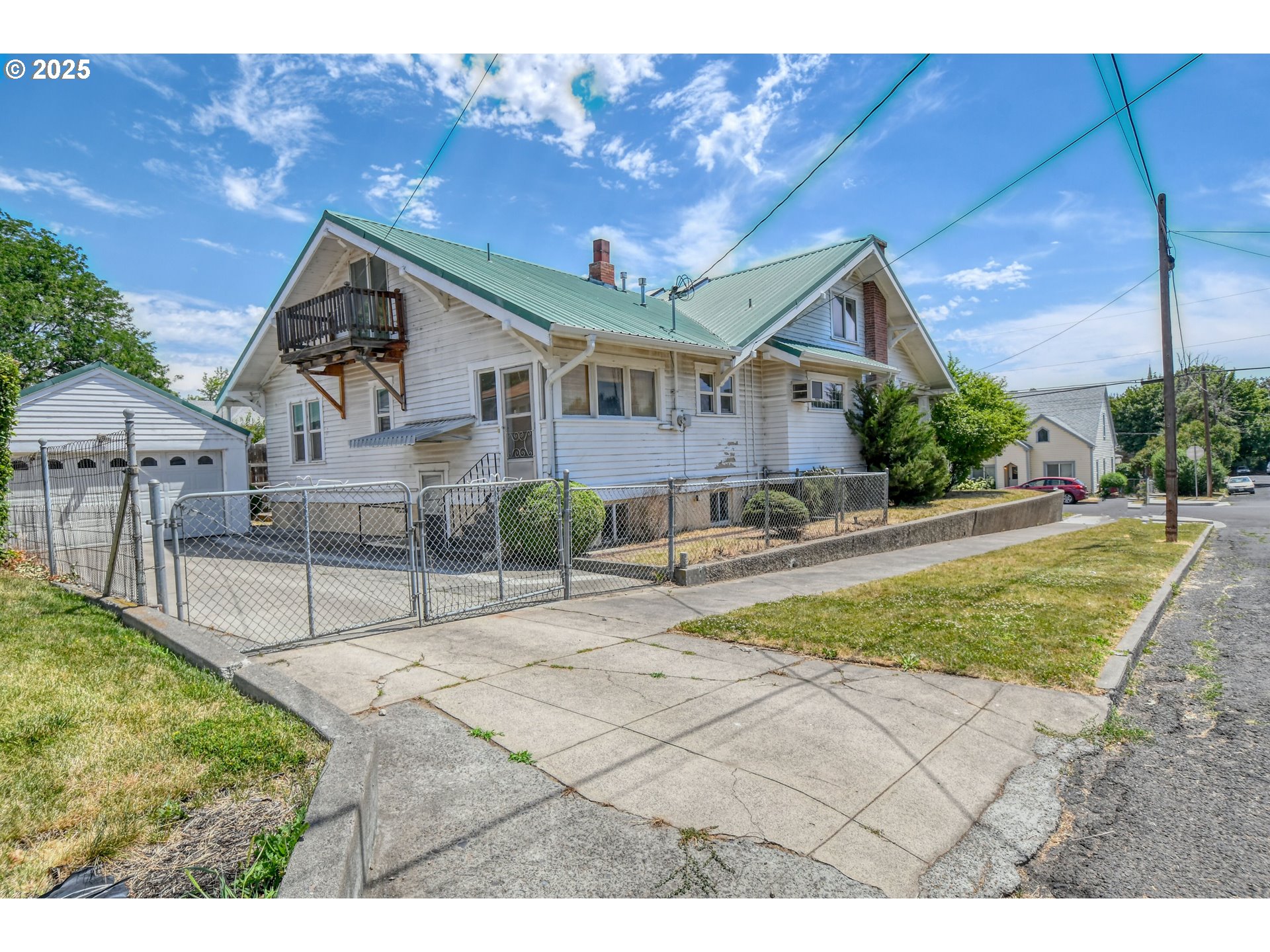 815 Northwest Bailey Avenue Pendleton, OR 97801 - Photo 42 of 44 a view of a house with a yard