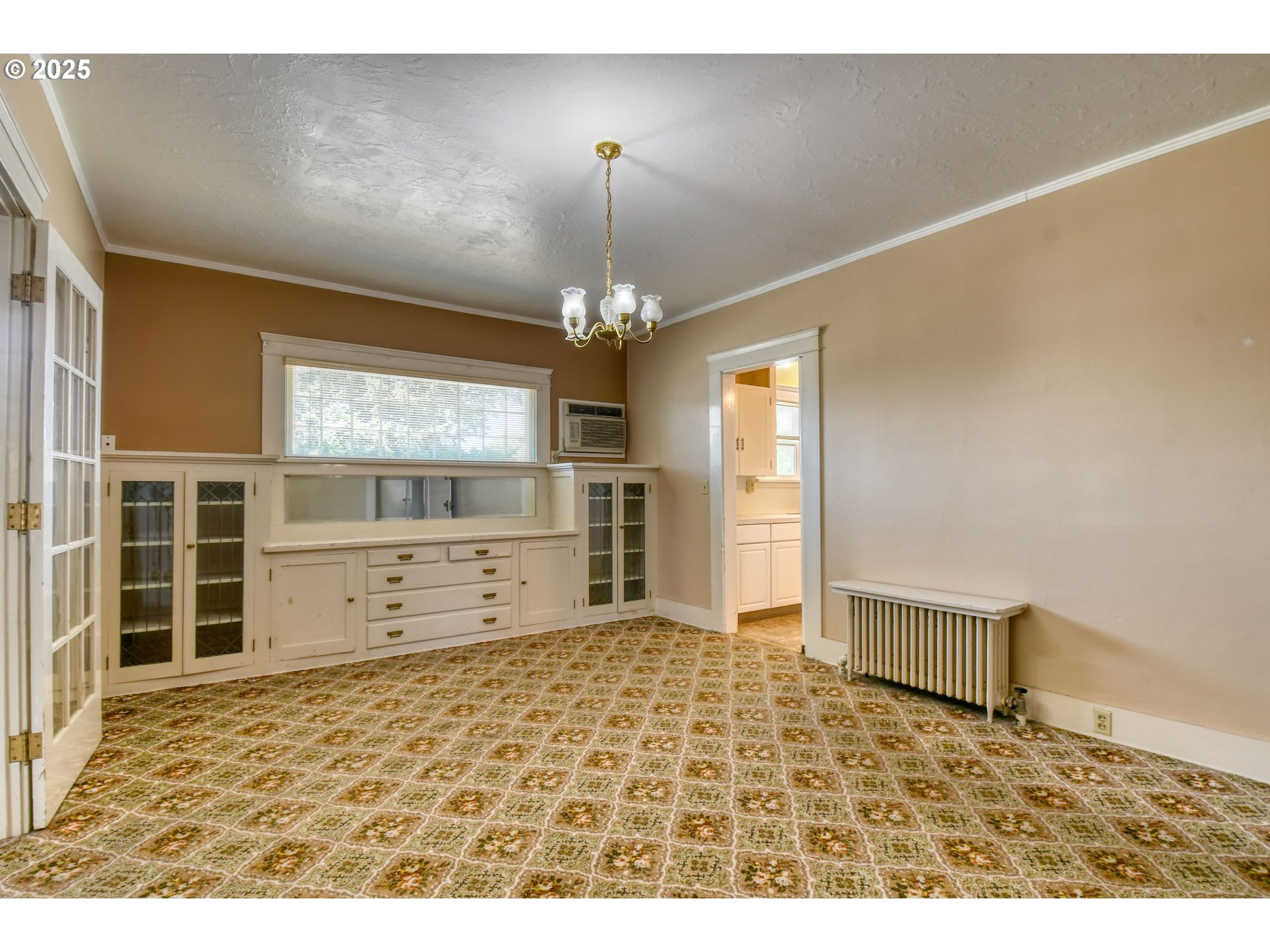 815 Northwest Bailey Avenue Pendleton, OR 97801 - Photo 8 of 44 a view of a livingroom with furniture cabinet and window