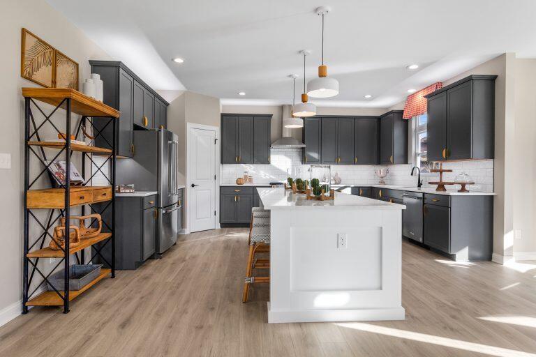 10368 California Street Crown Point, IN 46307 - Photo 5 of 21 768x512