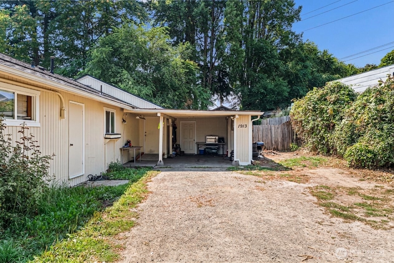 1911 Sheridan Road Bremerton, WA 98310 - Photo 2 of 19 Gallery Image 2