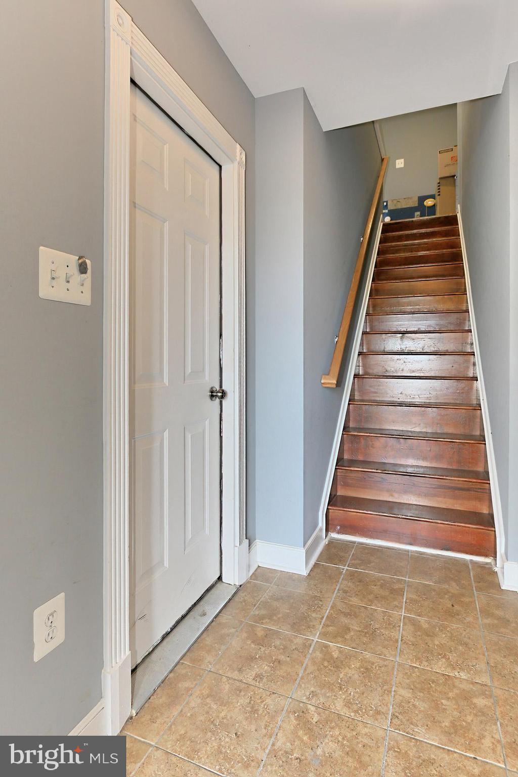 39605 Rodeffer Road Lovettsville, VA 20180 - Photo 64 of 100 second entry to upstairs