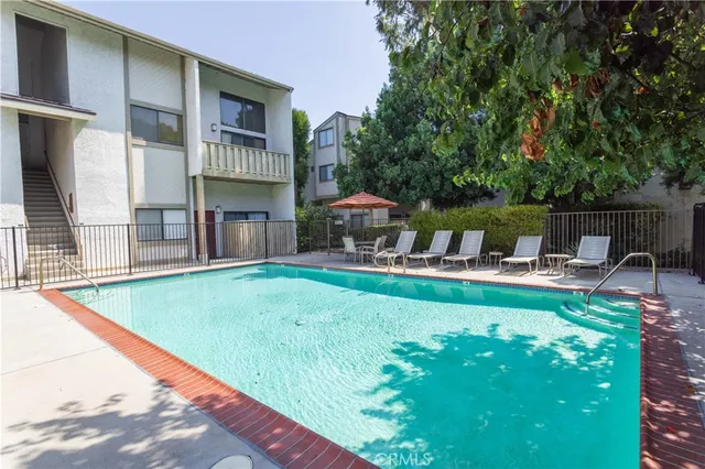 $425,000 | 18433 Hatteras Street, Unit 508, Tarzana, CA 91356