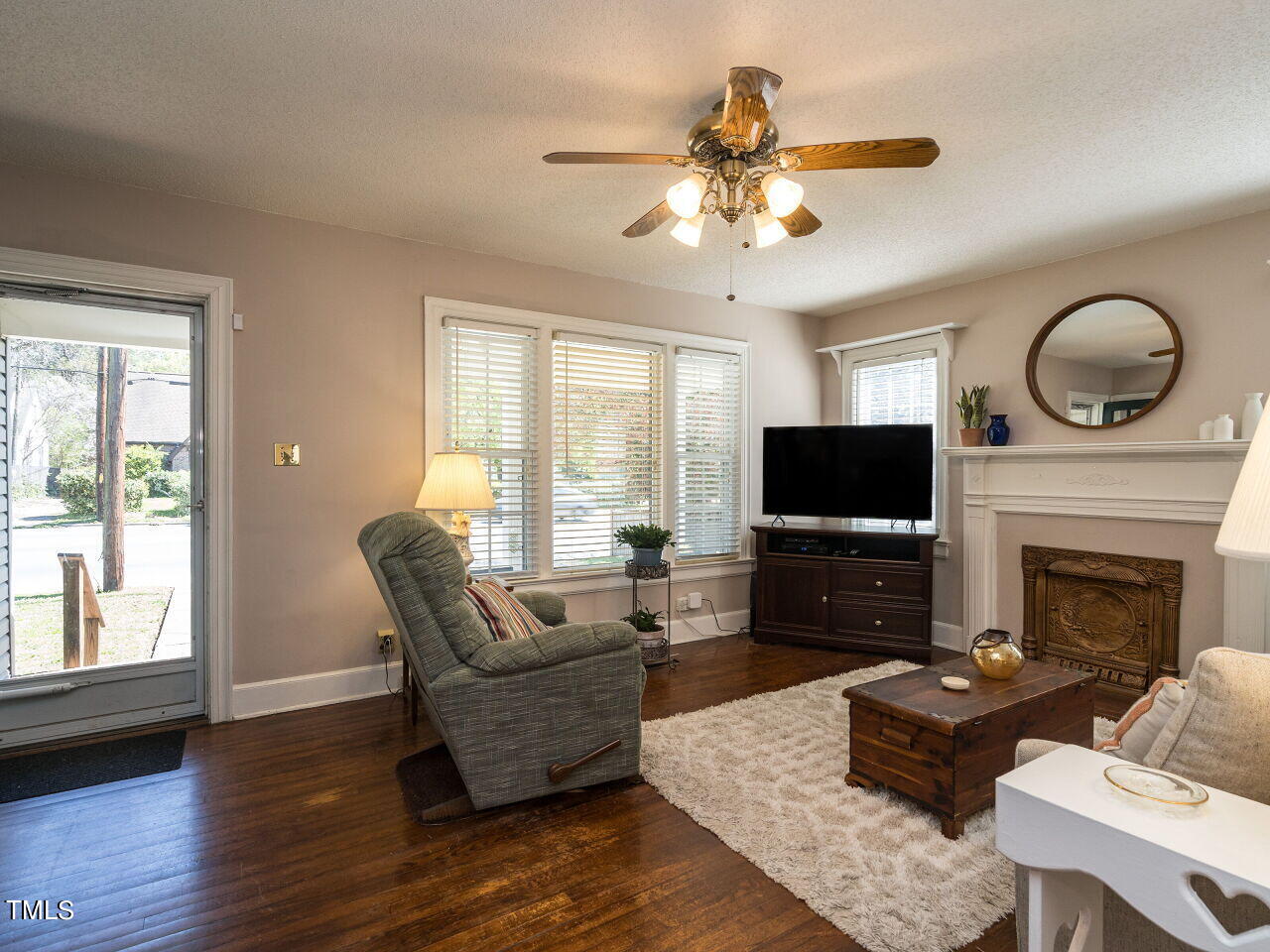 2603 North Roxboro Street Durham, NC 27704 - Photo 3 of 23 006-1280x960-family-room