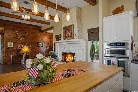 $1,175,000 | 165 Settlers Way North, Comfort, TX 78013
