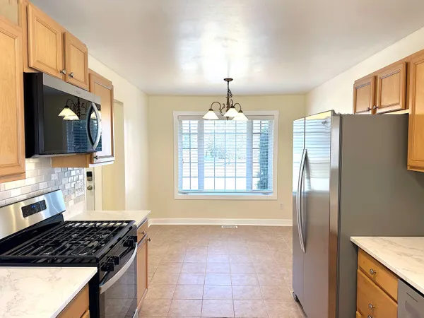 $2,200 | 460 Fox Lane, Walworth, WI 53184