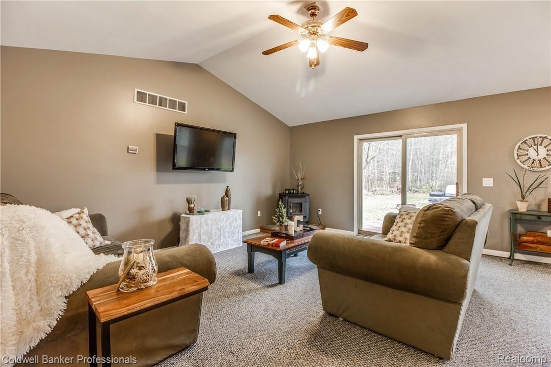 5353 Swaffer Road Millington, MI 48746 - Photo 11 of 29 Interiors (2 of 33).jpg