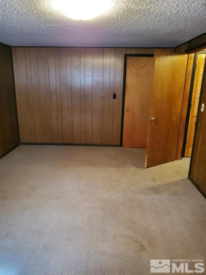 237-245 F Street Hawthorne, NV 89415 - Photo 18 of 21 an empty room with a window