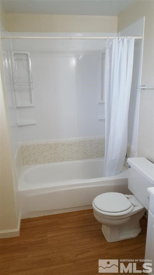 237-245 F Street Hawthorne, NV 89415 - Photo 8 of 21 a bathroom with a toilet and a bathtub