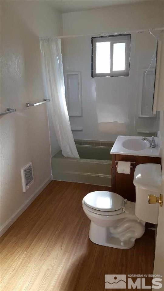 237-245 F Street Hawthorne, NV 89415 - Photo 10 of 21 a bathroom with a sink toilet and mirror