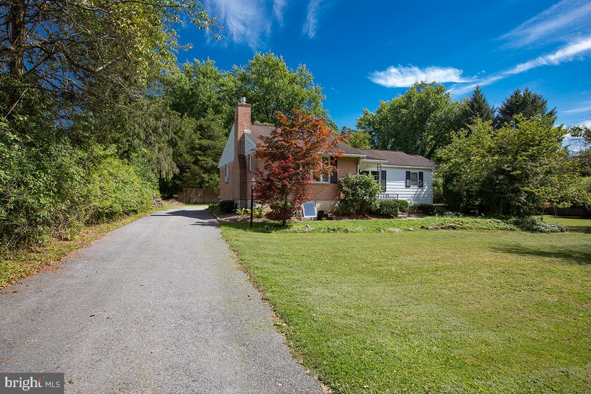 1823 Friedensburg Road Reading, PA 19606 - Photo 3 of 41