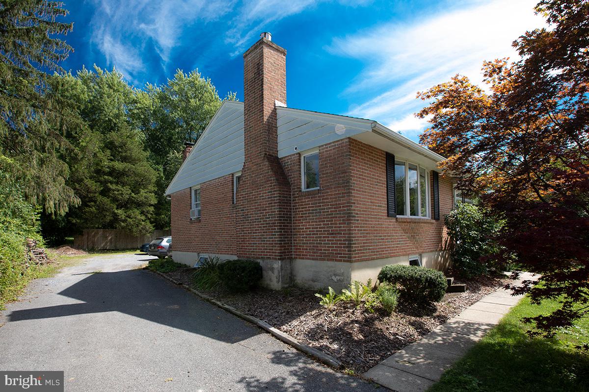 1823 Friedensburg Road Reading, PA 19606 - Photo 4 of 41