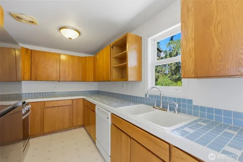 $429,950 | 842 Southwest 305th Street, Federal Way, WA 98023