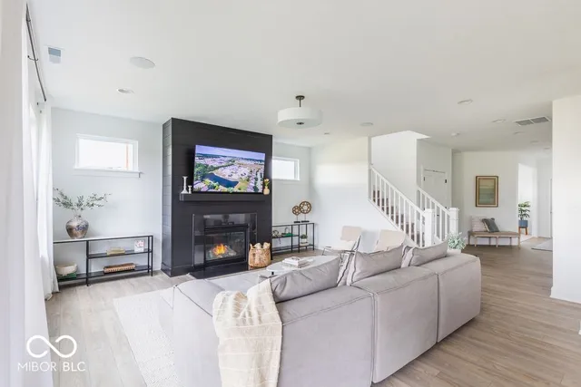 $399,999 | 380 North Post Oak Drive, Mooresville, IN 46158