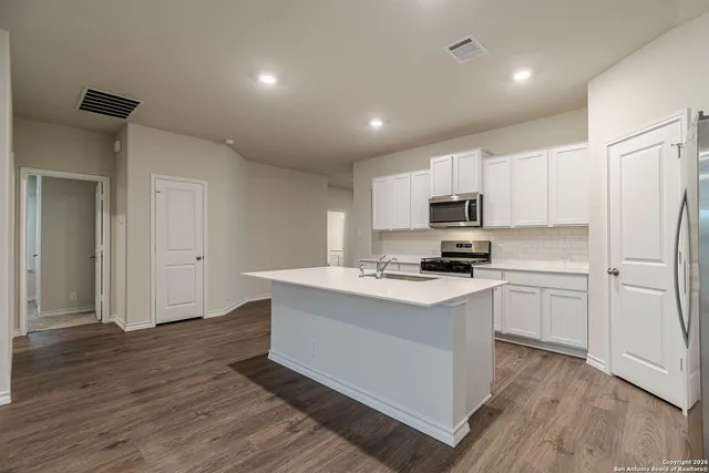 $2,350 | 21063 Gravel Keep, San Antonio, TX 78266
