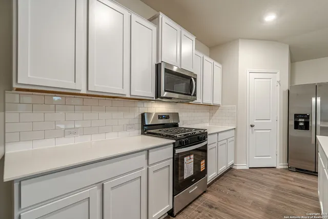 $2,350 | 21063 Gravel Keep, San Antonio, TX 78266