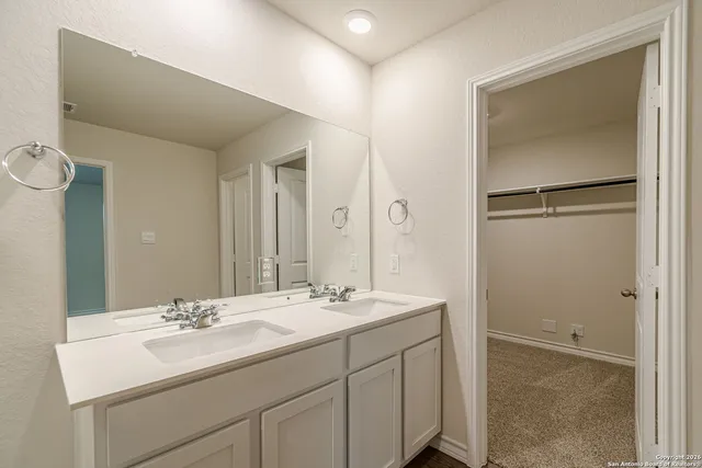 $2,350 | 21063 Gravel Keep, San Antonio, TX 78266