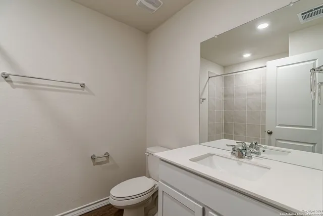 $2,350 | 21063 Gravel Keep, San Antonio, TX 78266