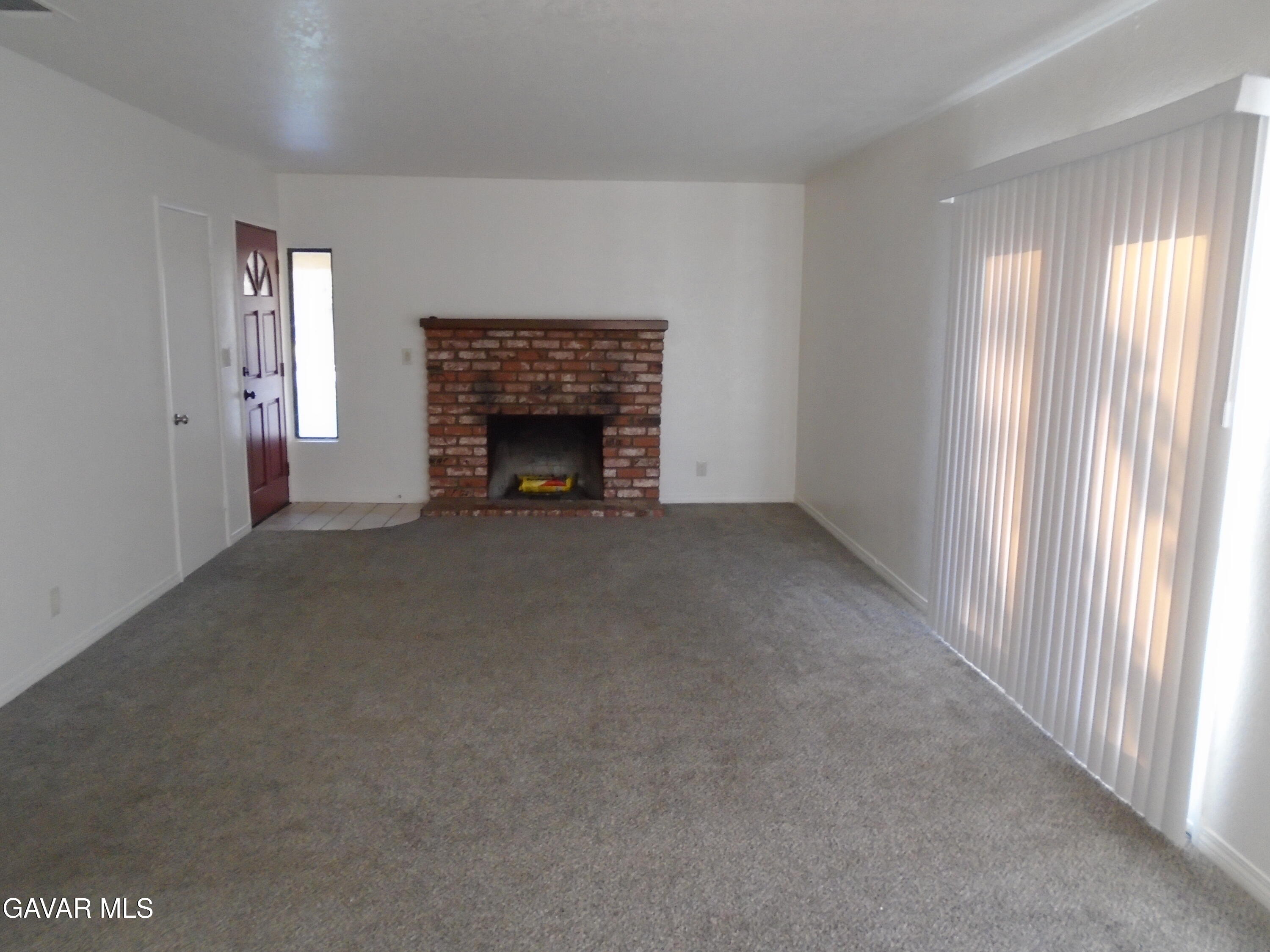 1423 Jenner Street Lancaster, CA 93534 - Photo 4 of 25 DSC04795