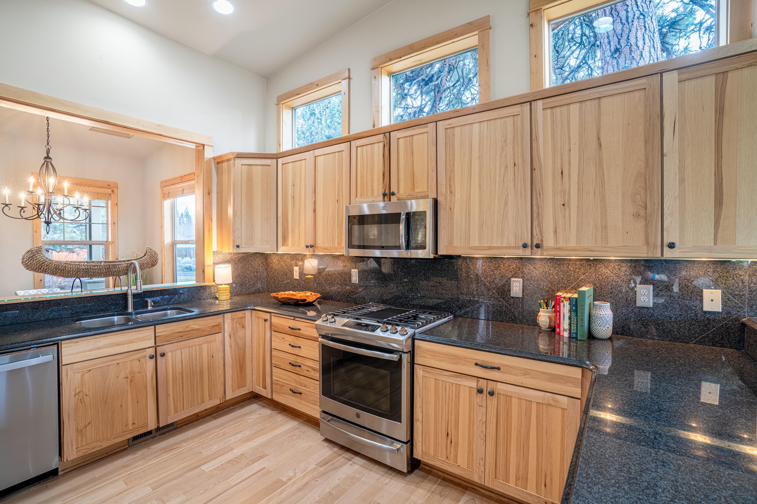 887 Southwest Blakely Road Bend, OR 97702 - Photo 6 of 35 6