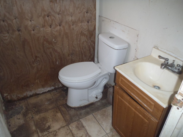 652 Fir Lane Lockhart, TX 78644 - Photo 16 of 26 a bathroom with a sink toilet and a mirror