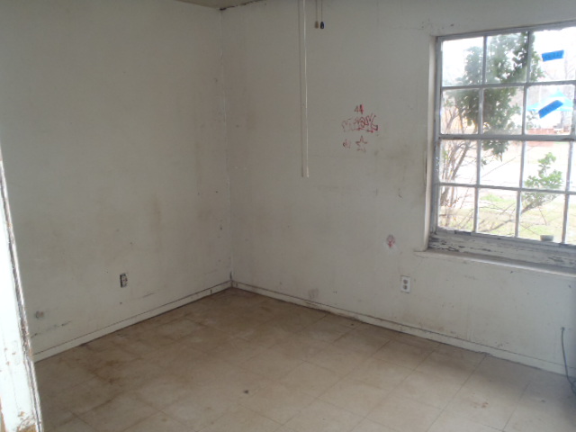 652 Fir Lane Lockhart, TX 78644 - Photo 17 of 26 an empty room with a window