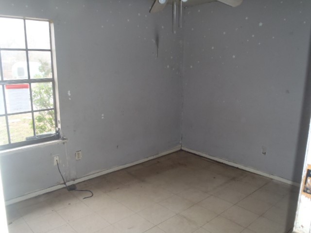 652 Fir Lane Lockhart, TX 78644 - Photo 19 of 26 an empty room with a window