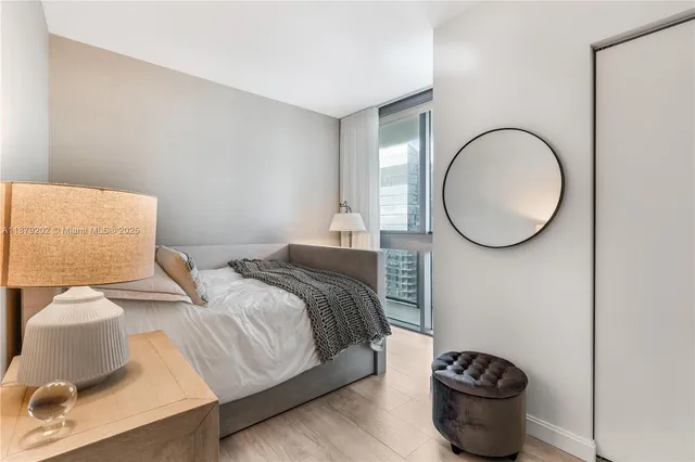 $9,500 | 55 Southwest 9th Street, Unit 4001, Miami, FL 33130