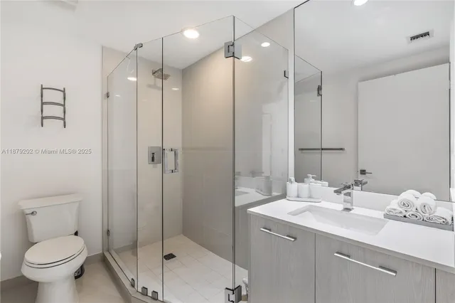 $9,500 | 55 Southwest 9th Street, Unit 4001, Miami, FL 33130