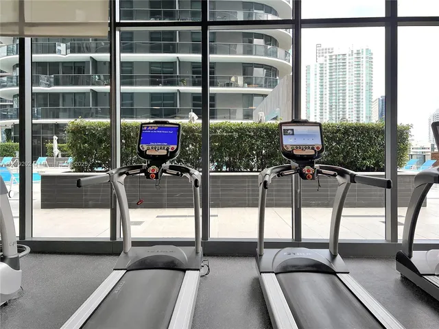 $9,500 | 55 Southwest 9th Street, Unit 4001, Miami, FL 33130