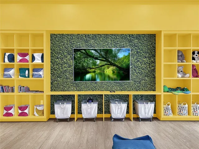 $9,500 | 55 Southwest 9th Street, Unit 4001, Miami, FL 33130