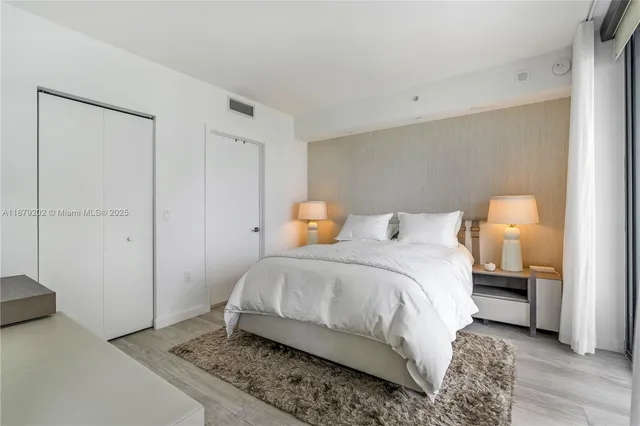 $9,500 | 55 Southwest 9th Street, Unit 4001, Miami, FL 33130