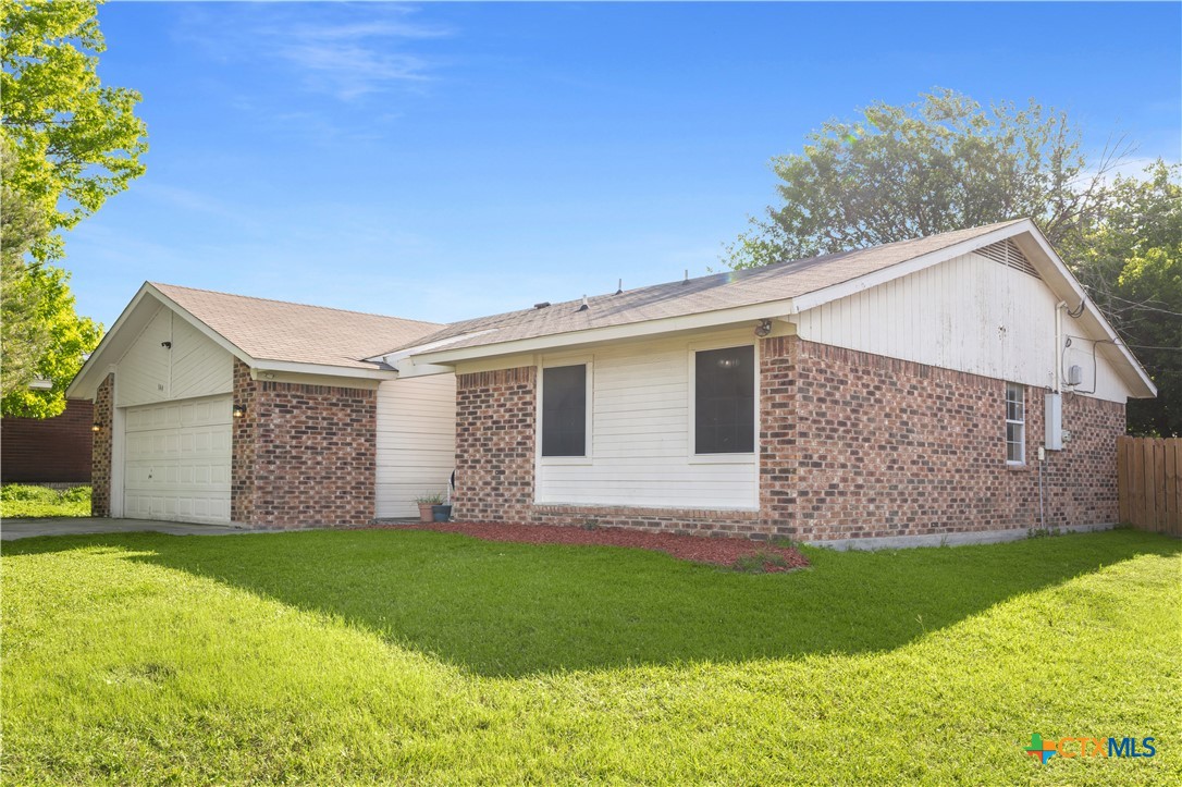 144 Jordan Loop Nolanville, TX 76559 - Photo 19 of 20 a front view of house with yard and green space
