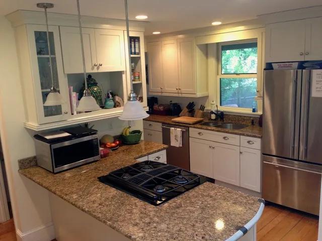 $4,000 | 4 Phillips Road, Nahant, MA 01908