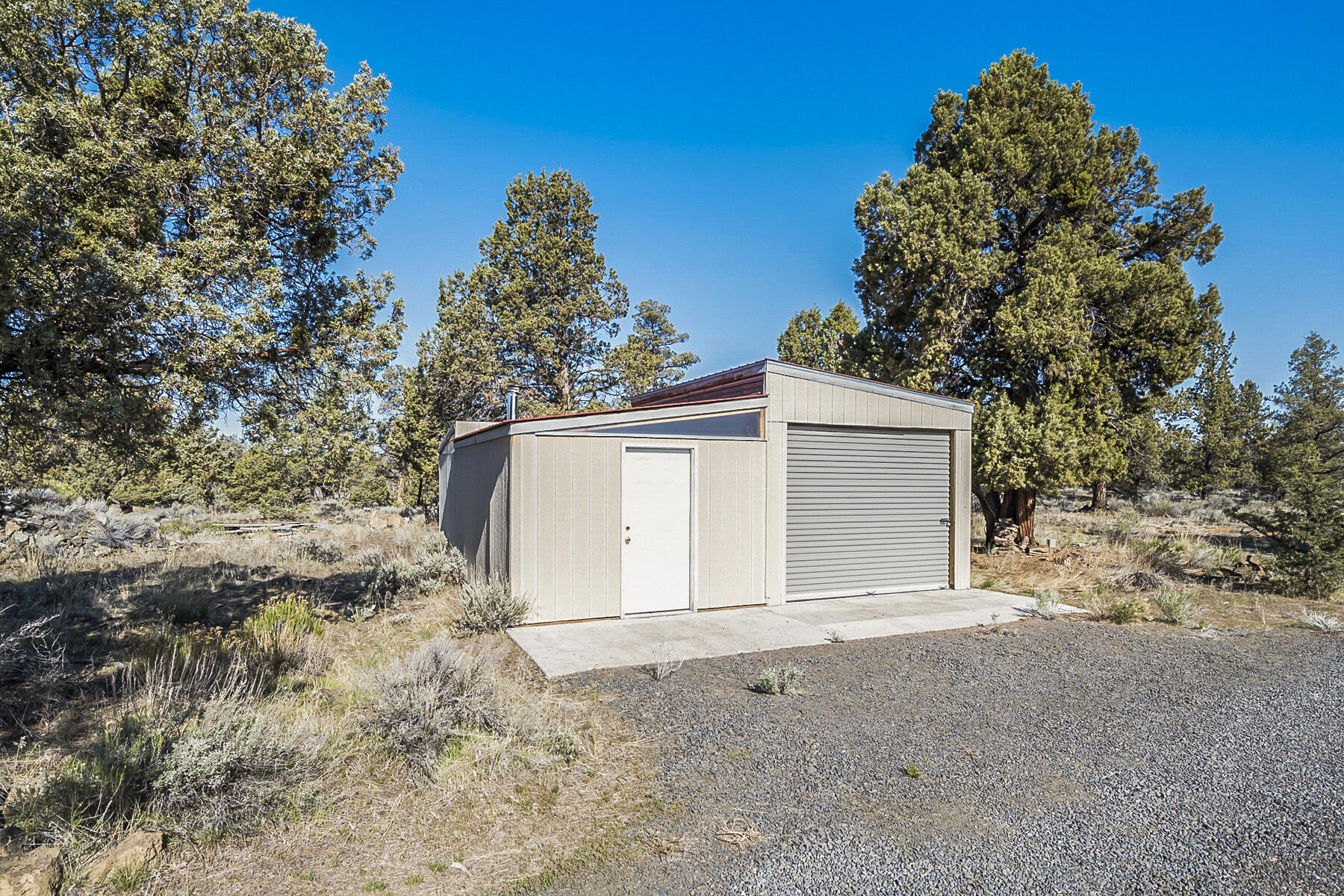 6637 Southwest Badger Road Terrebonne, OR 97760 - Photo 29 of 37 Shop