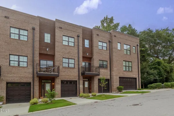 $2,095 | 208 Asher Springs Circle, Fuquay-Varina, NC 27526