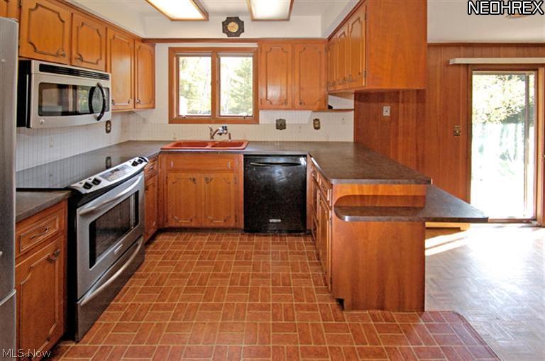 5365 Hauserman Road Cleveland, OH 44130 - Photo 9 of 24 Gallery Image 9