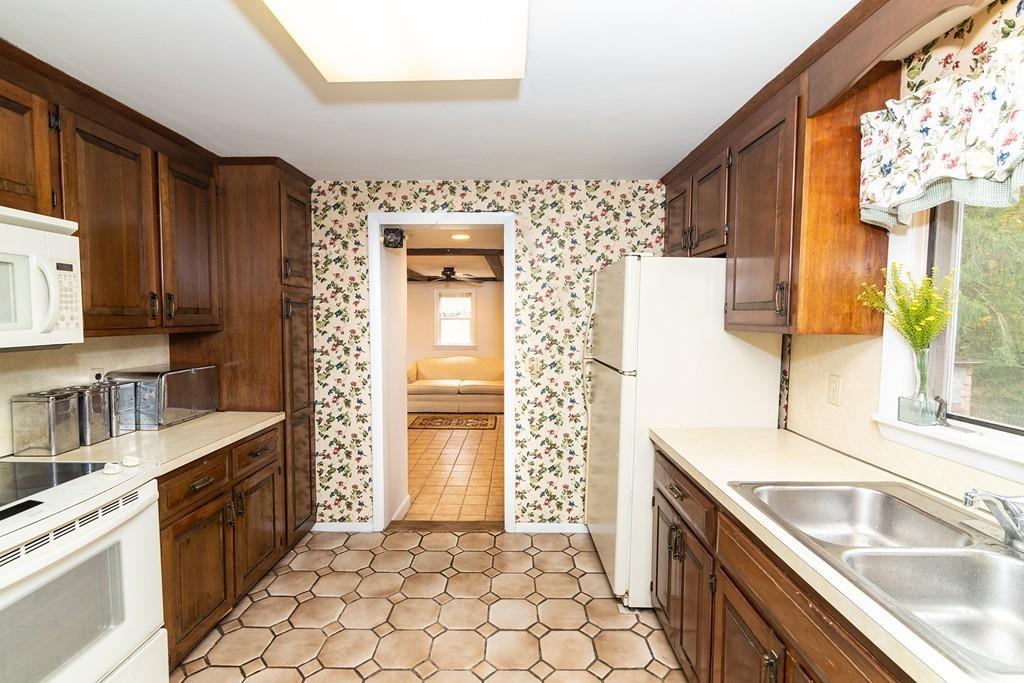 87 Woodland Road Ashland, MA 01721 - Photo 5 of 33 Gallery Image 5