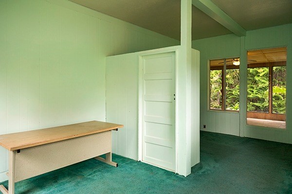 44-3173 Kalaniai Road Honokaa, HI 96727 - Photo 11 of 15 a small space with a window