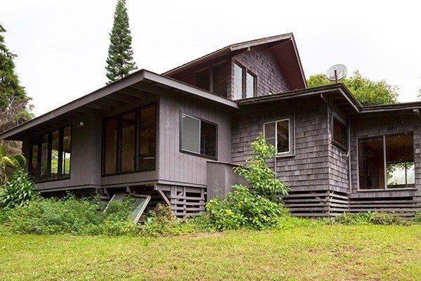 44-3173 Kalaniai Road Honokaa, HI 96727 - Photo 10 of 15 a front view of a house with garden